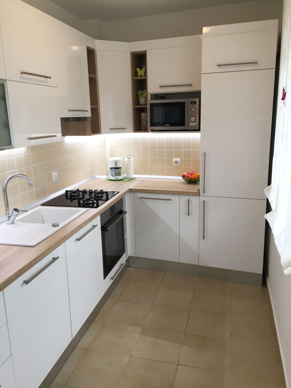 KUHINJA AKRIL VIOSKI SJAJ3